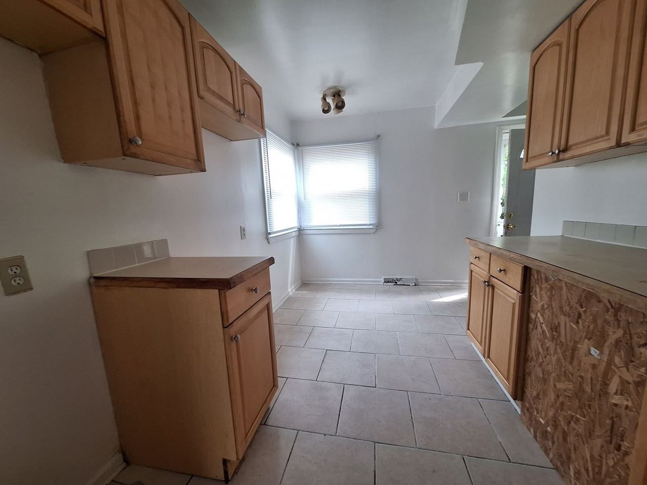 3890 Poplar Ave - Photo 5 of 20