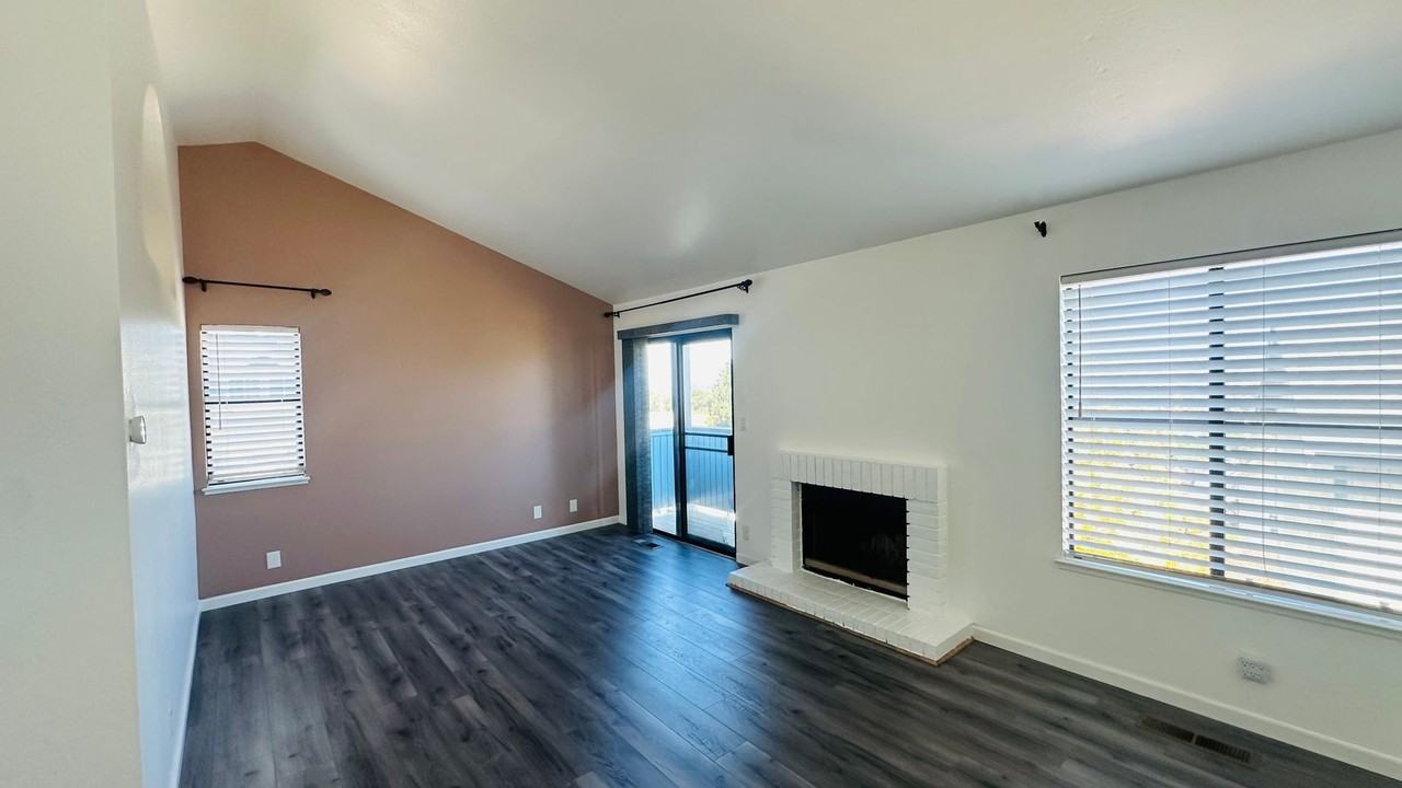 23460 Lakeridge Ave - Photo 6 of 16