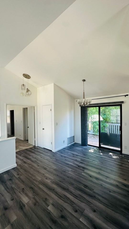 23460 Lakeridge Ave - Photo 7 of 16