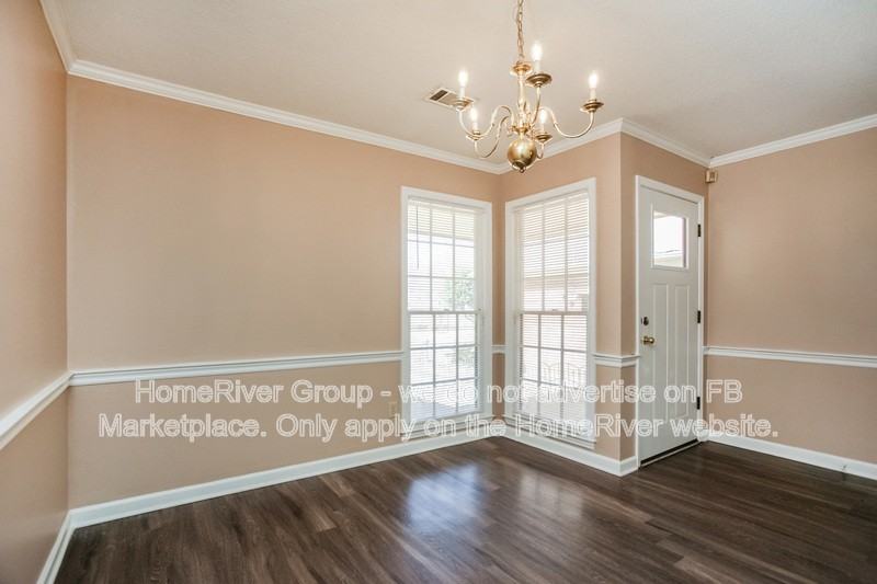 2426 Lake Edge Dr - Photo 5 of 19