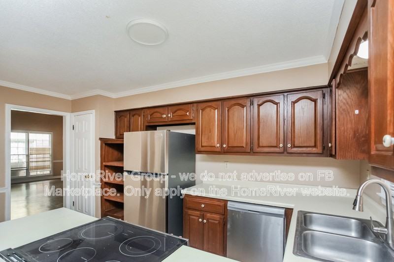 2426 Lake Edge Dr - Photo 7 of 19