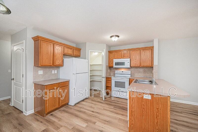 5926 Nw 90th Ter - Photo 7 of 15
