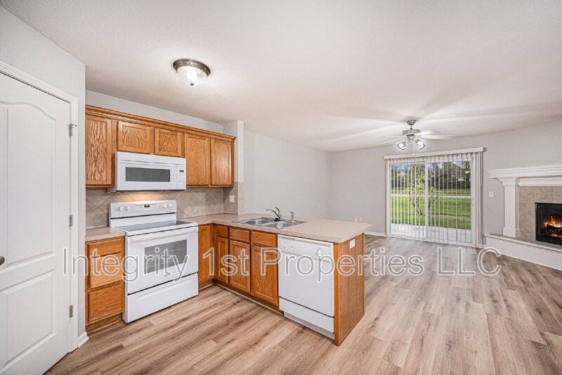 5946 Nw 91st St - Photo 7 of 13