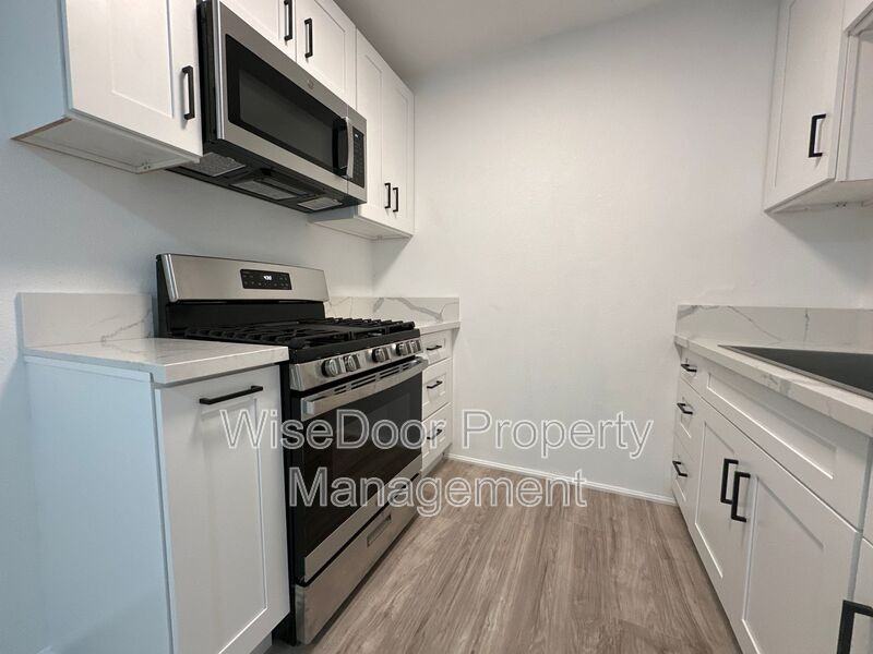 1409 W Lingan Ln #11 - Photo 2 of 14