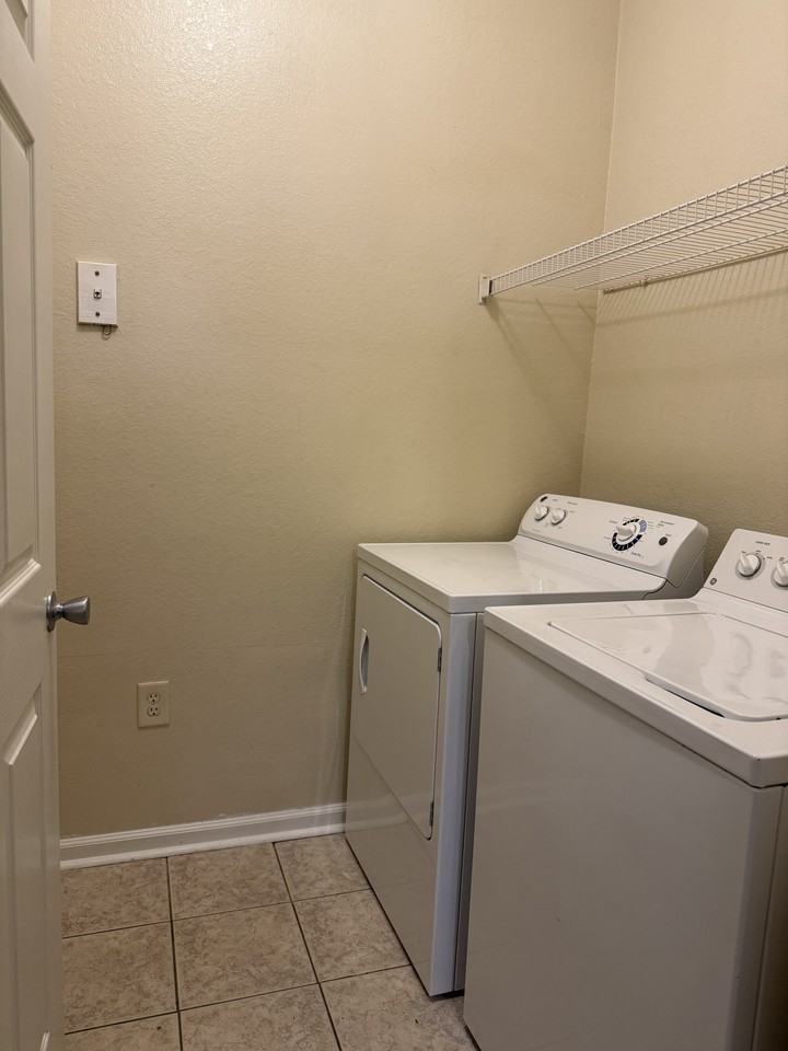 500 Vista Lake Dr #4 - Photo 6 of 12