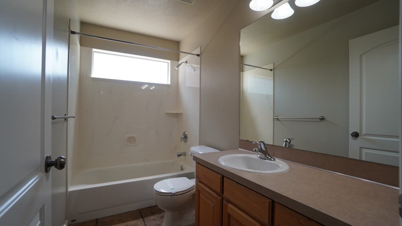 4161 Liberty Ave - Photo 7 of 18