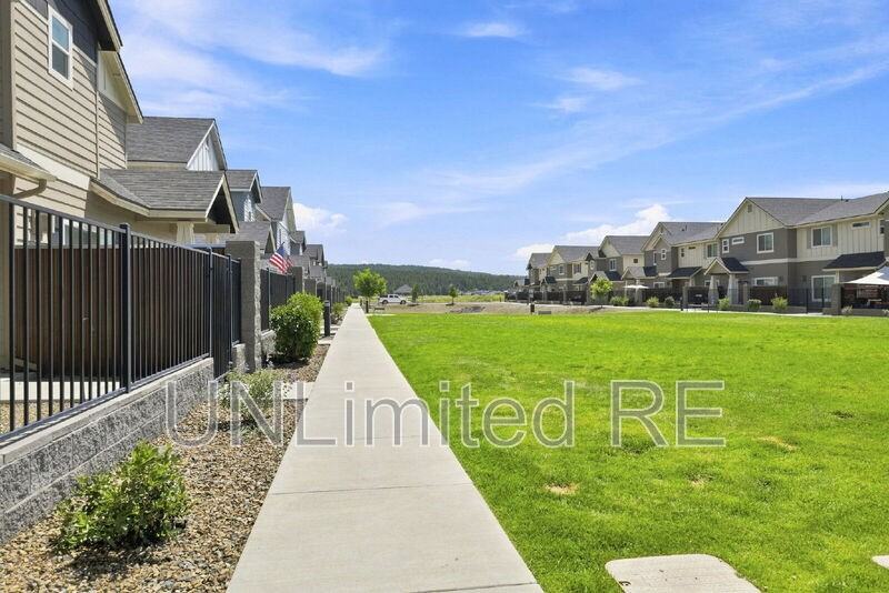 12249 Curtis Ct - Photo 4 of 34