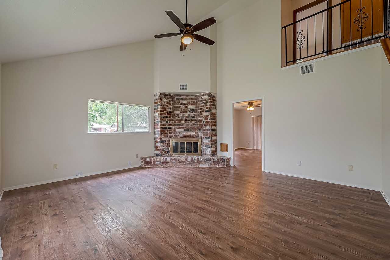 227 Glencairn Ct - Photo 5 of 28