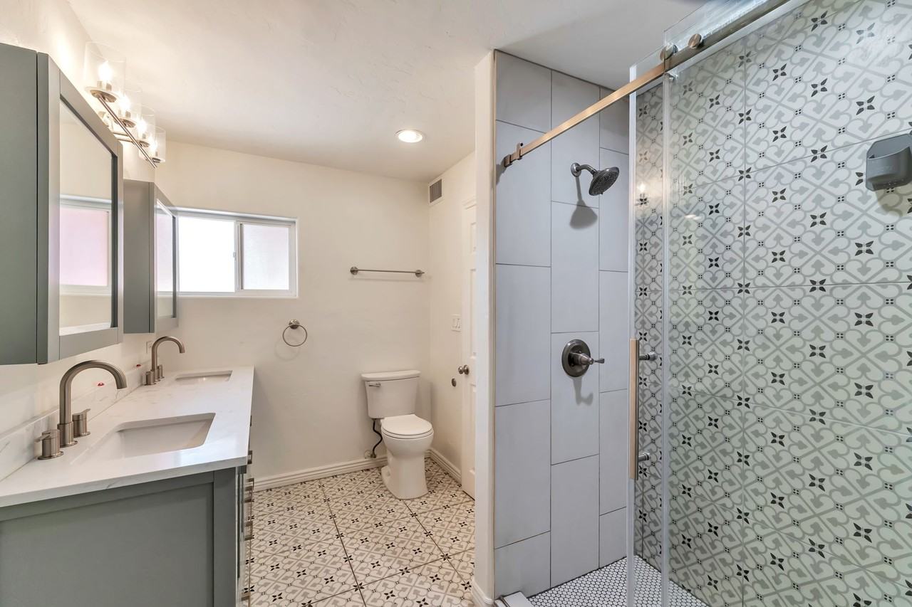 2250 E La Mirada St - Photo 4 of 30