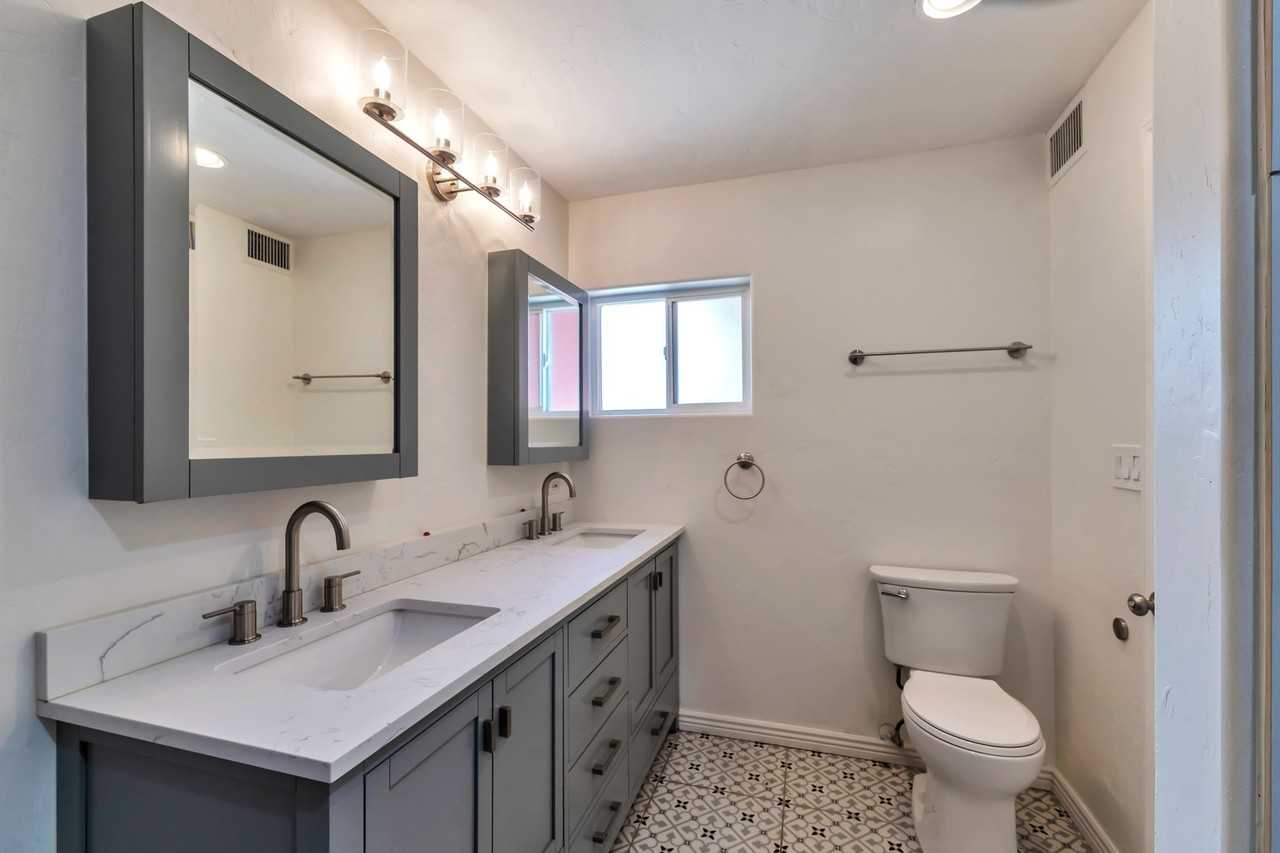 2250 E La Mirada St - Photo 3 of 32