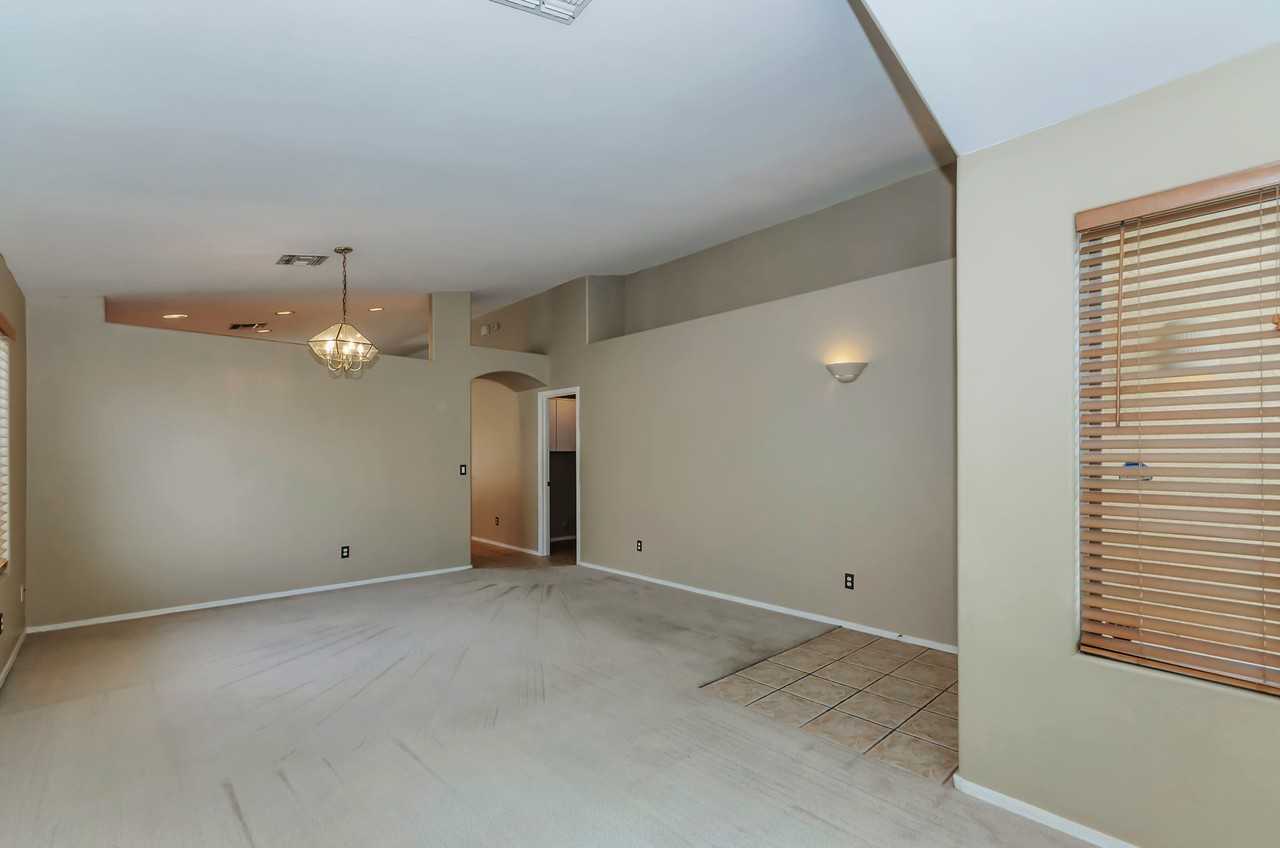 10462 E Jerrell Cove St - Photo 5 of 26