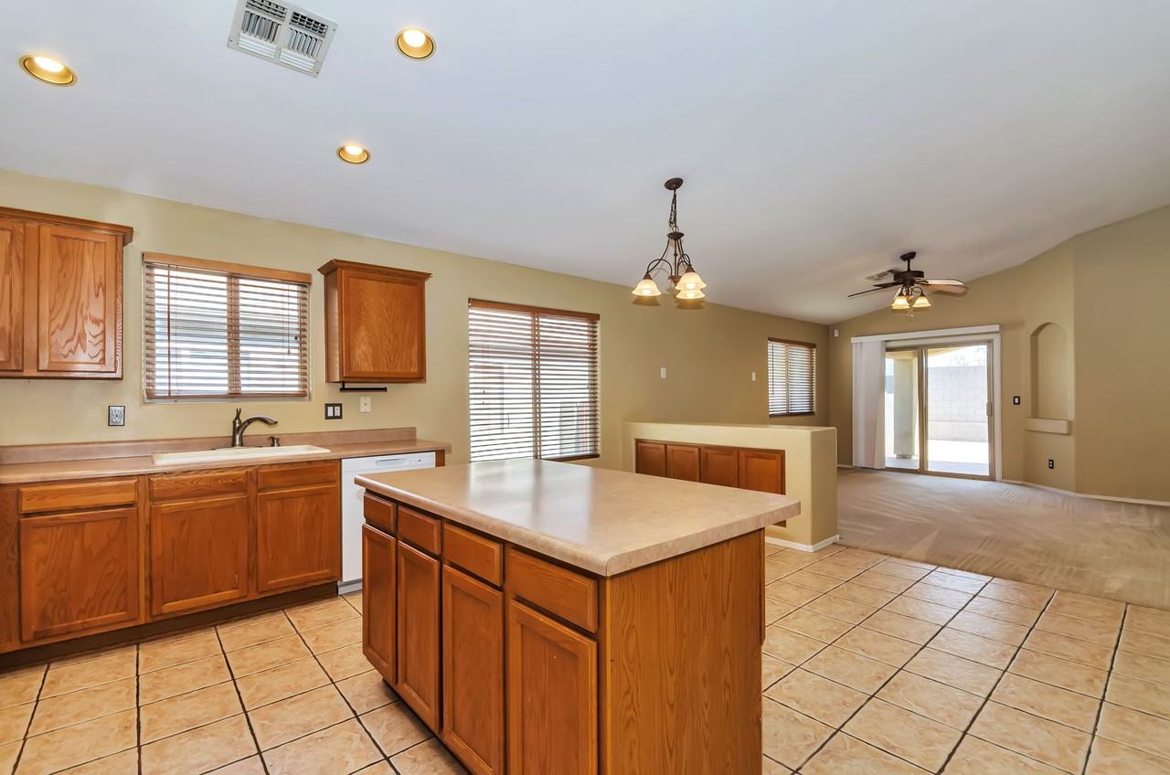 10462 E Jerrell Cove St - Photo 7 of 26