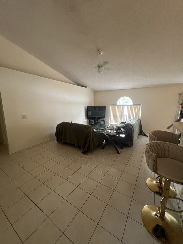 12279 Legend St - Photo 2 of 9