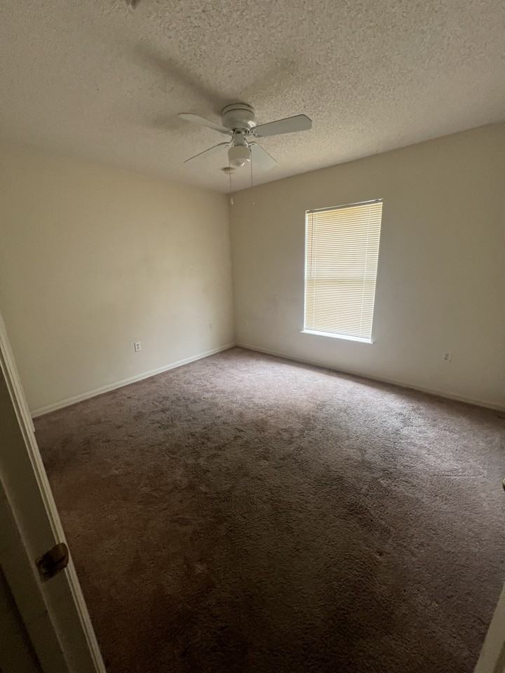 12279 Legend St - Photo 7 of 9