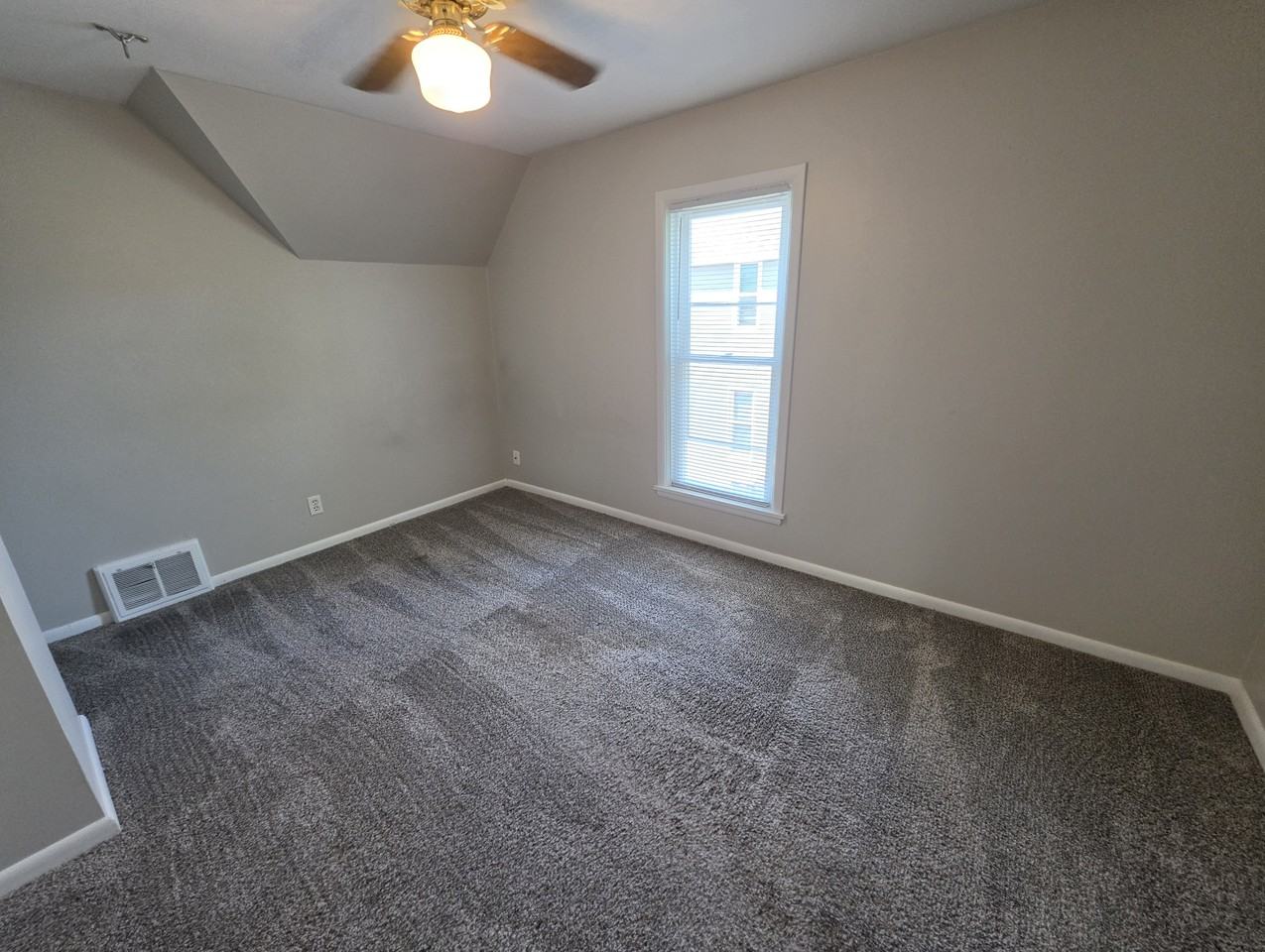 359 College Ave - Photo 3 of 12