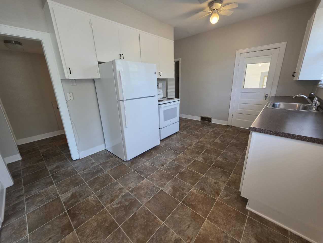 359 College Ave - Photo 7 of 12