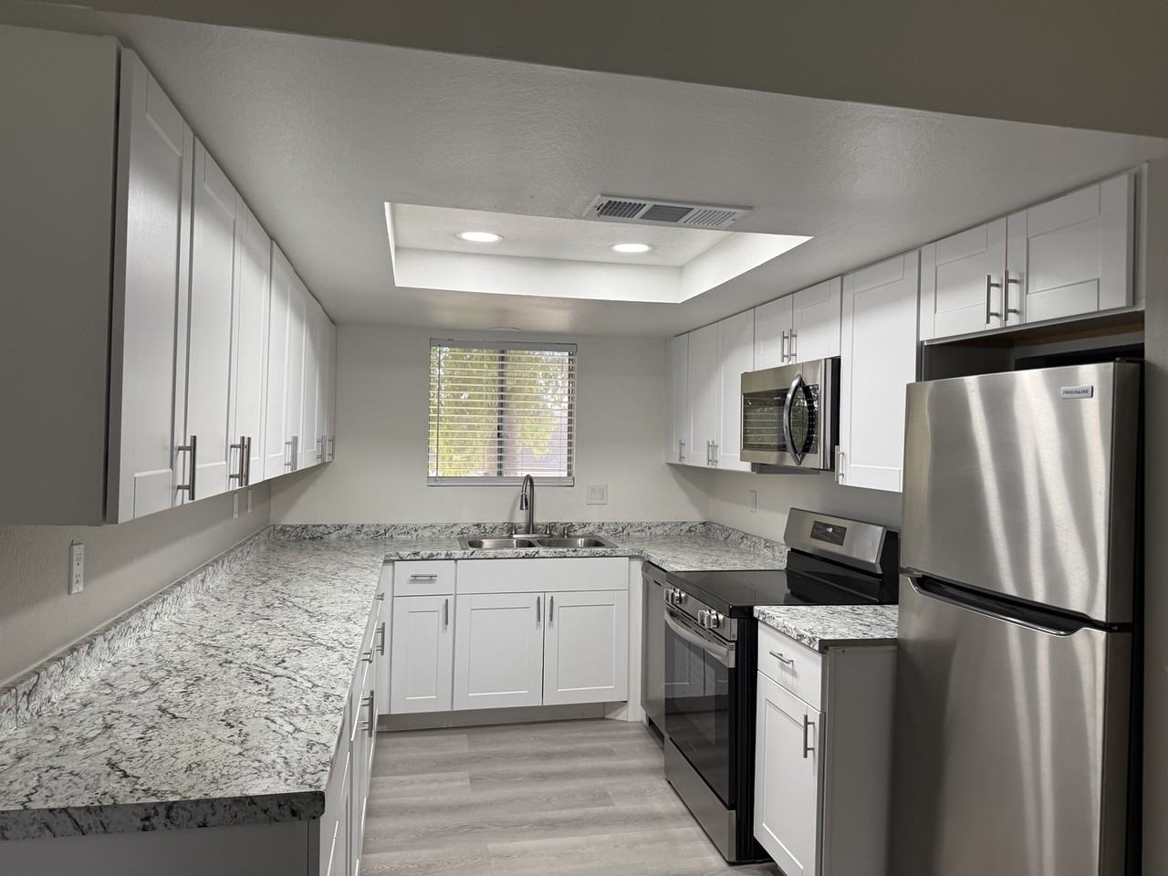 2216 E Eugie Terrace - Photo 4 of 13