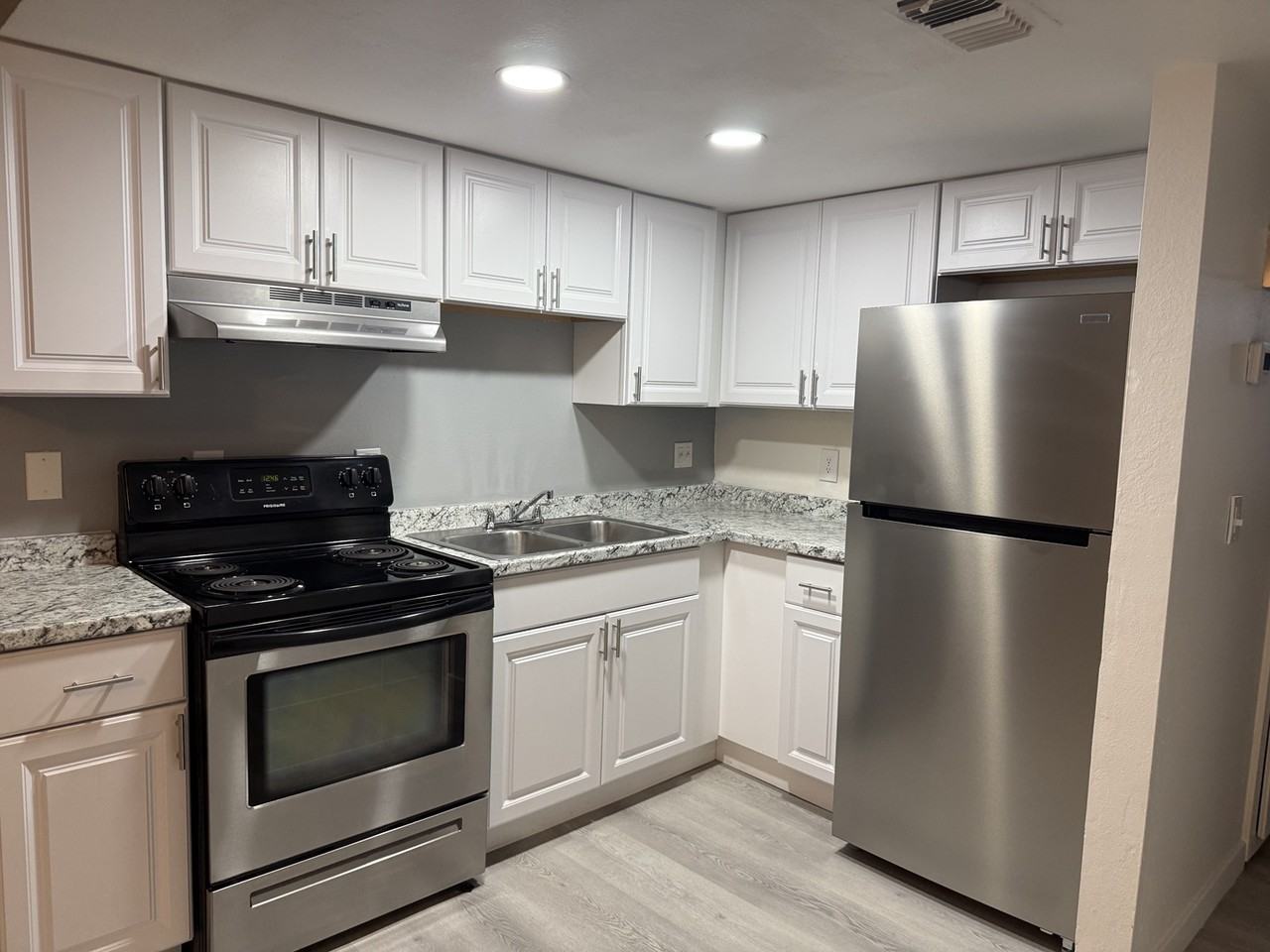 2216 E Eugie Terrace - Photo 6 of 13