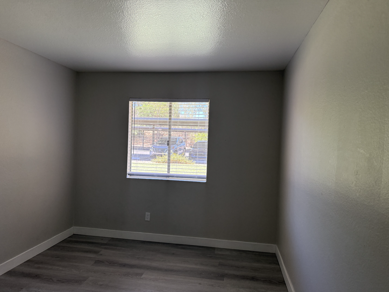 2216 E Eugie Terrace - Photo 7 of 13