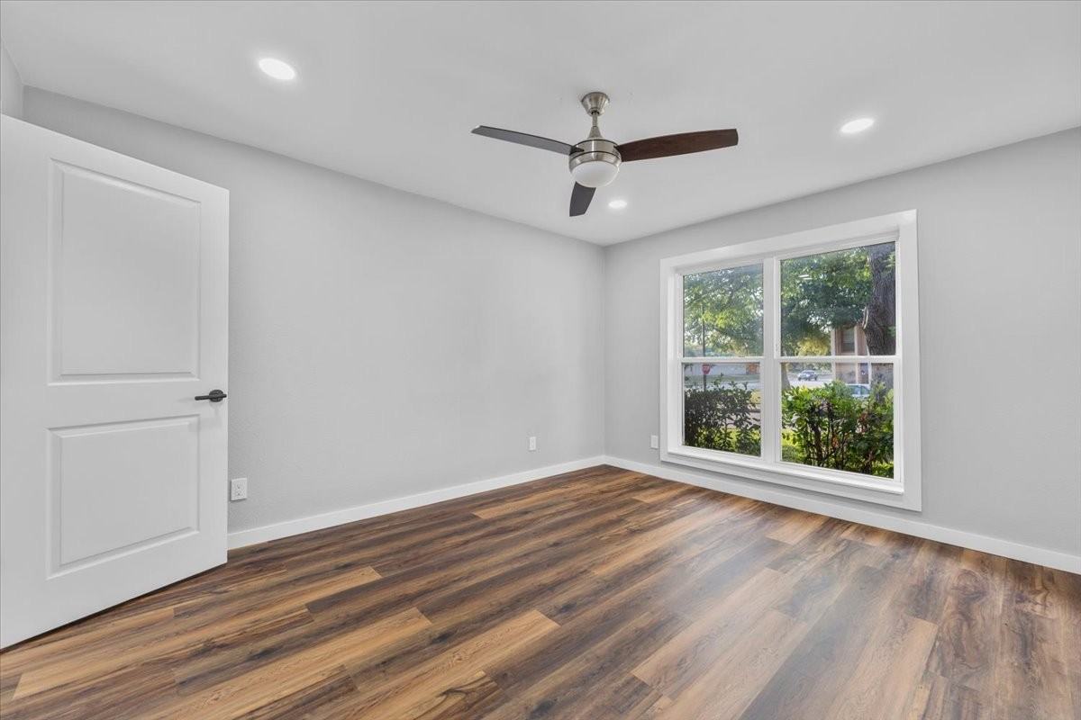 305 Valley Park Dr - Photo 3 of 40