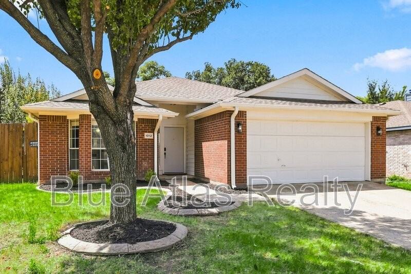 1012 Waterview Dr - Photo 2 of 19