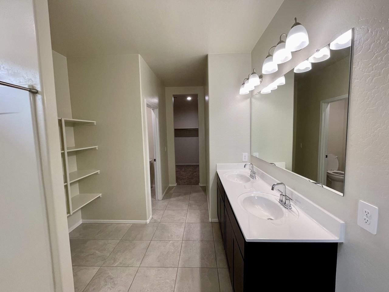 18563 W Desert Hollow Dr - Photo 2 of 31