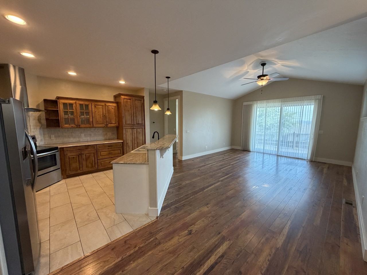 815 Parkway Dr - Photo 3 of 37