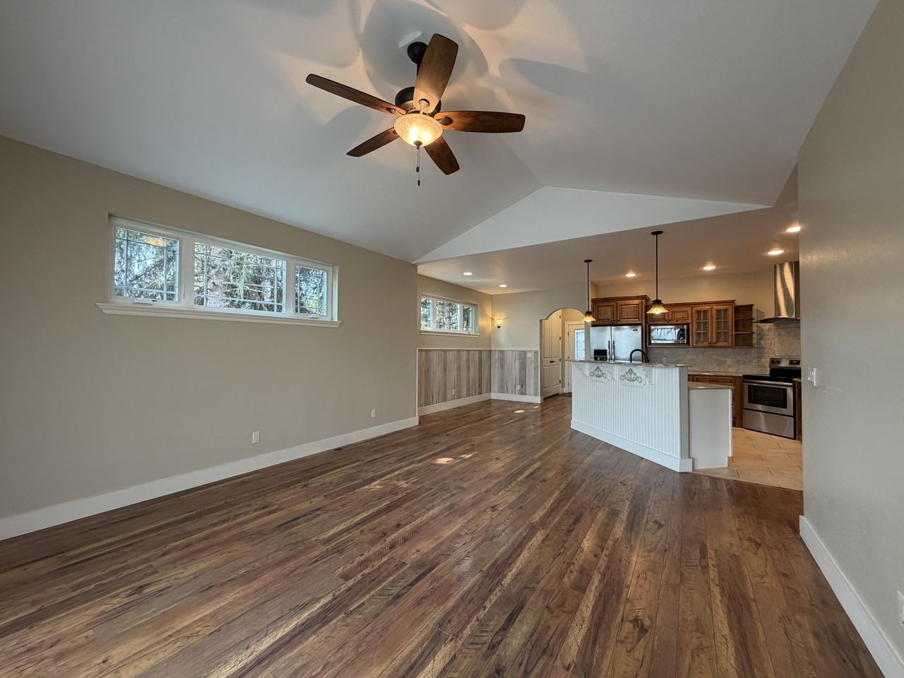 815 Parkway Dr - Photo 5 of 37