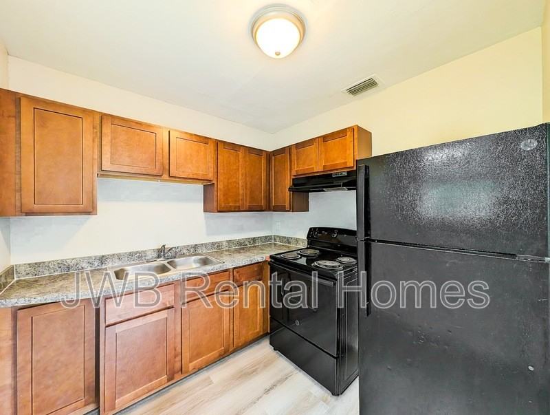 920 Saratoga Blvd - Photo 2 of 11