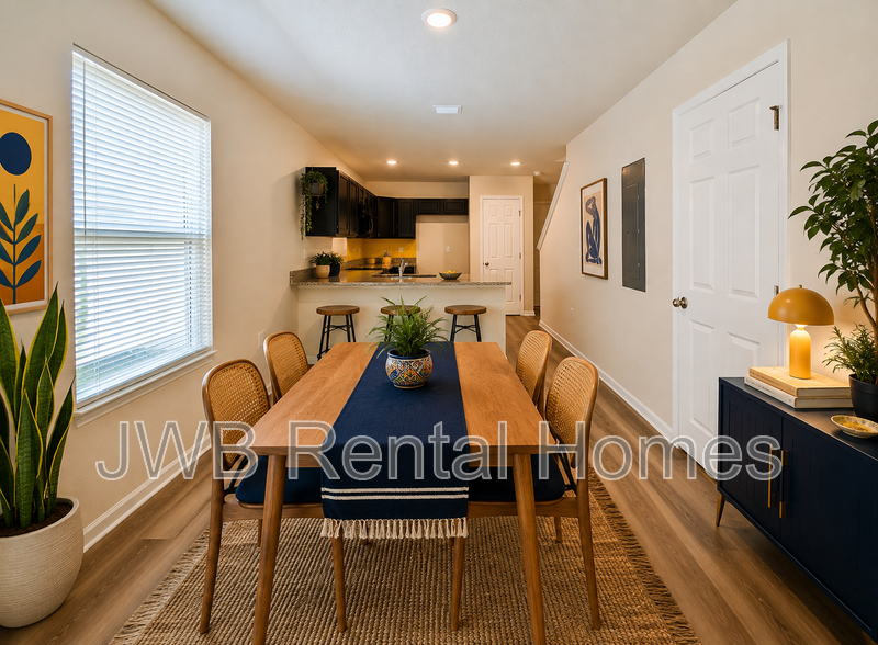 1503 W 6th St - Photo 4 of 13