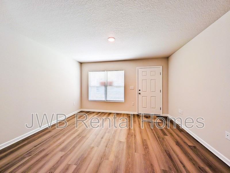 1503 W 6th St - Photo 5 of 13