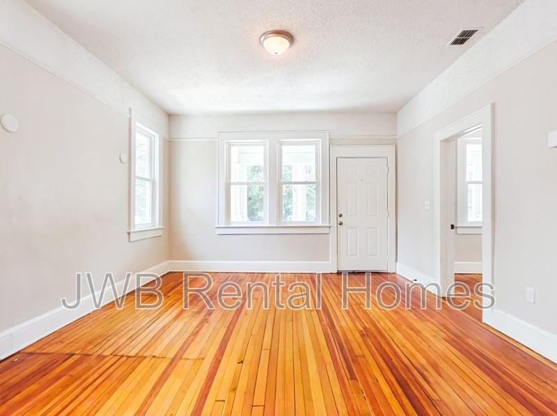 947 Kenmore St - Photo 6 of 11