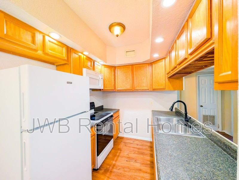 5968 Oaklane Dr - Photo 2 of 15