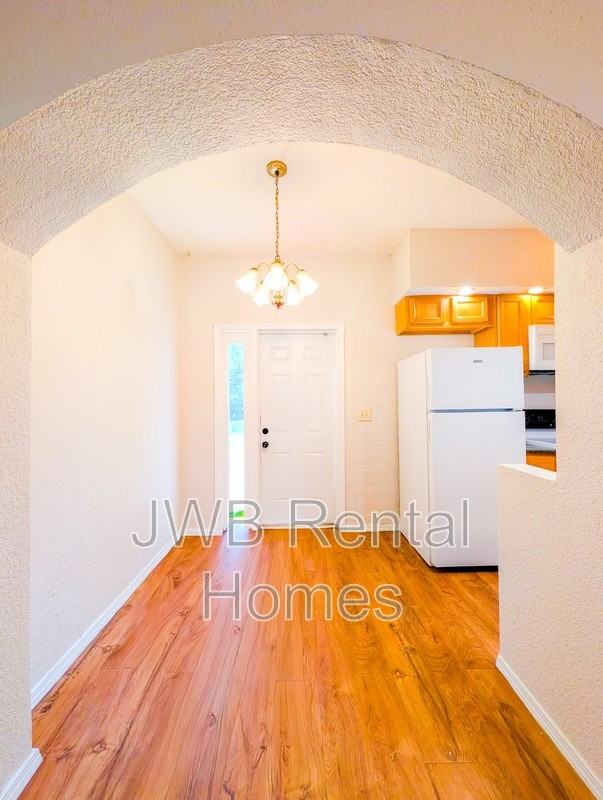5968 Oaklane Dr - Photo 4 of 15