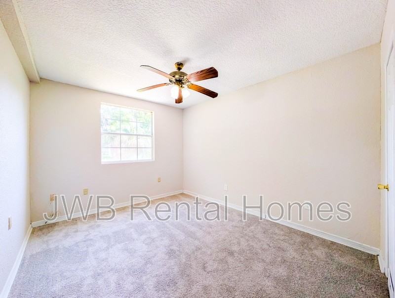 5968 Oaklane Dr - Photo 6 of 15