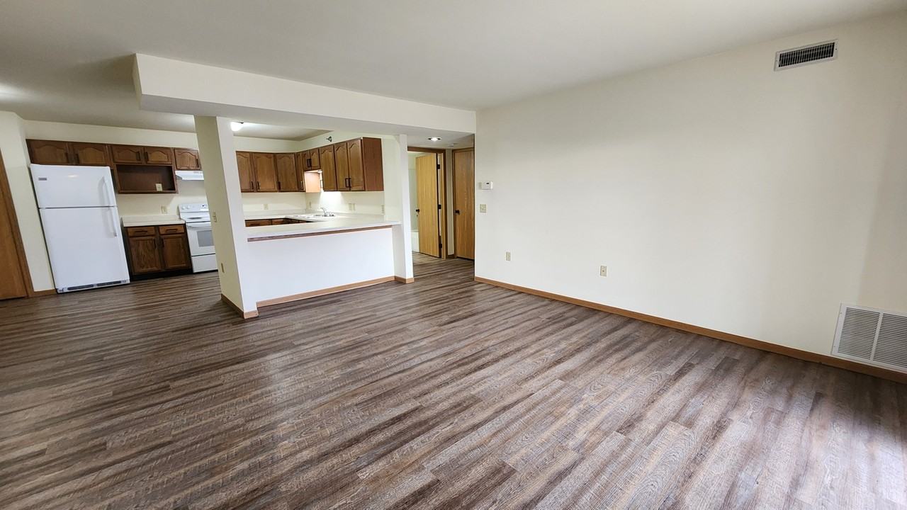 1555 Commonwealth Dr - Photo 2 of 11