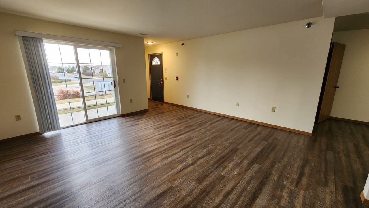 1555 Commonwealth Dr - Photo 6 of 11