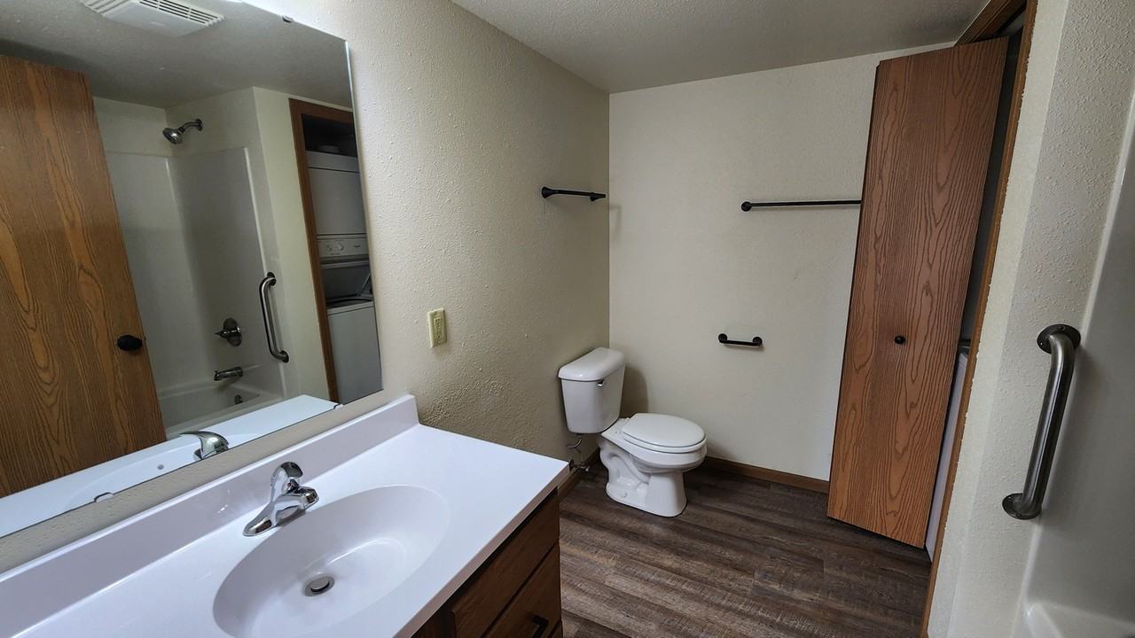 1555 Commonwealth Dr - Photo 7 of 11
