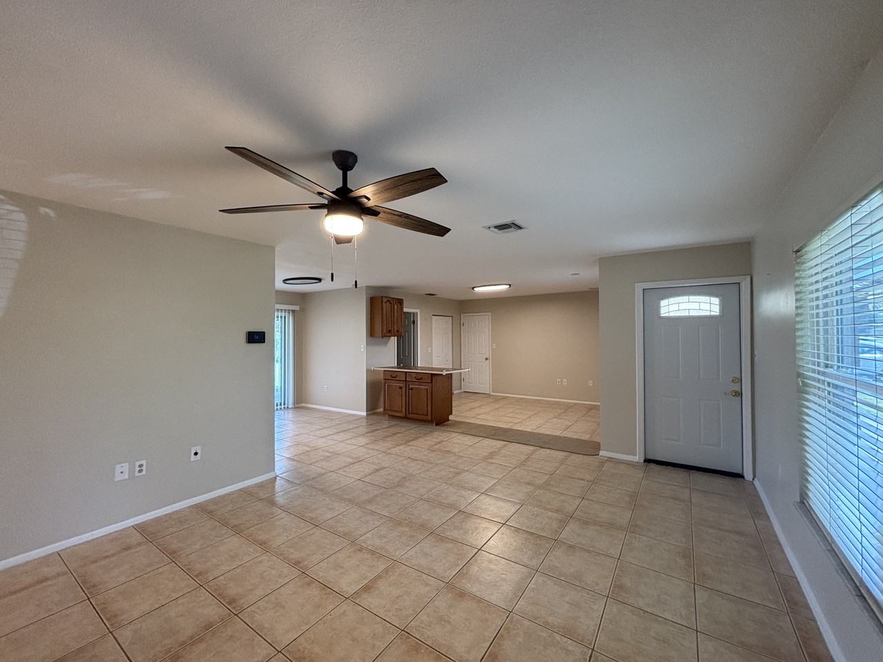 814 Spring Lake Blvd - Photo 3 of 14