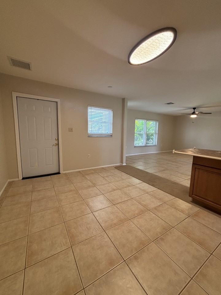 814 Spring Lake Blvd - Photo 4 of 14