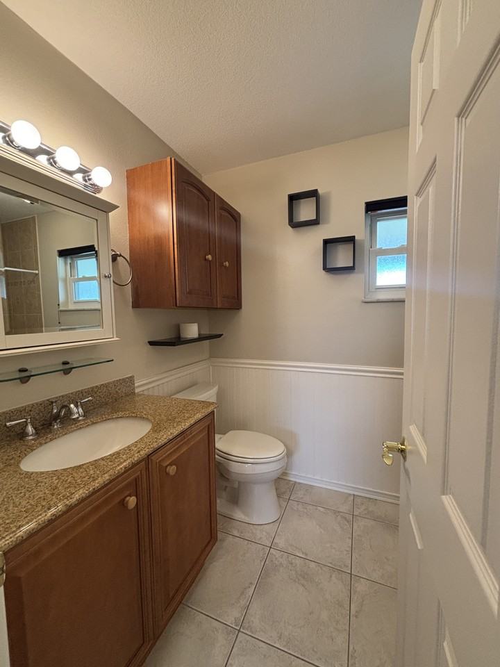 814 Spring Lake Blvd - Photo 5 of 14