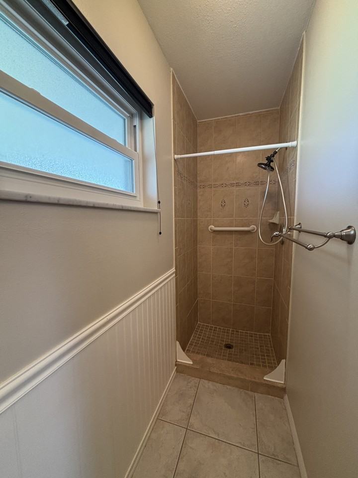814 Spring Lake Blvd - Photo 6 of 14