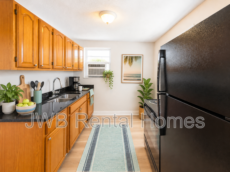 1530 W 21st St #3 - Photo 5 of 19
