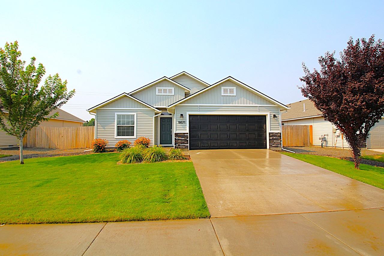 19571 Newhall Pl