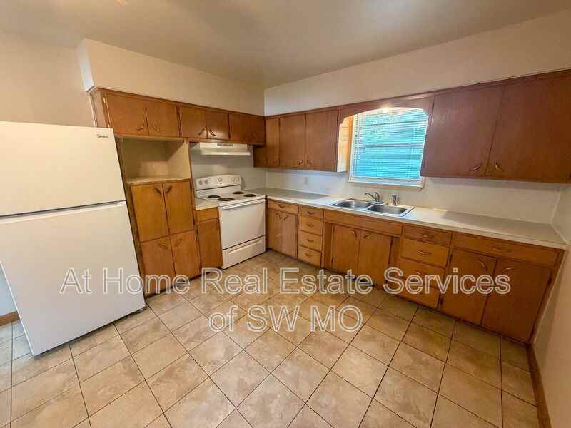116 E Anderson St - Photo 2 of 9