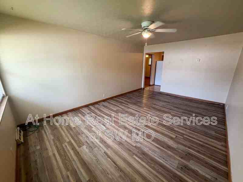 116 E Anderson St - Photo 3 of 9