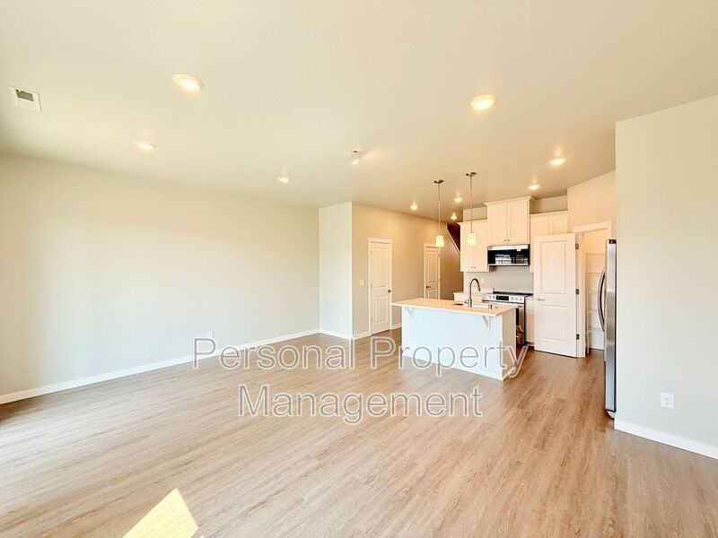 417 Ne Repass Rd #2 - Photo 4 of 29