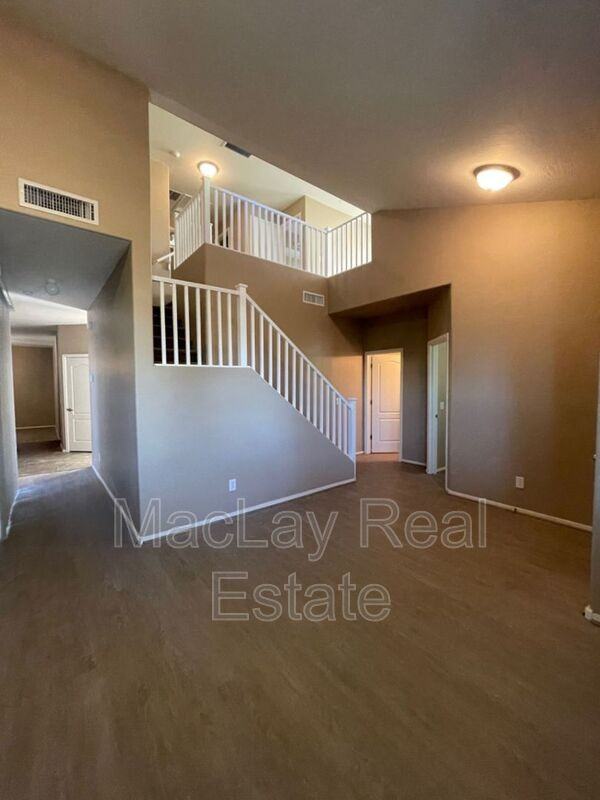10024 E Isleta Ave - Photo 2 of 26