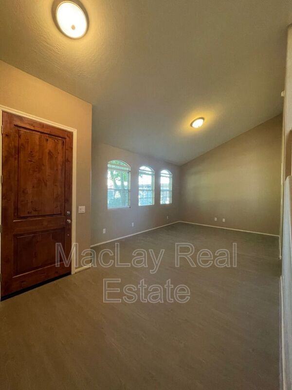 10024 E Isleta Ave - Photo 5 of 26
