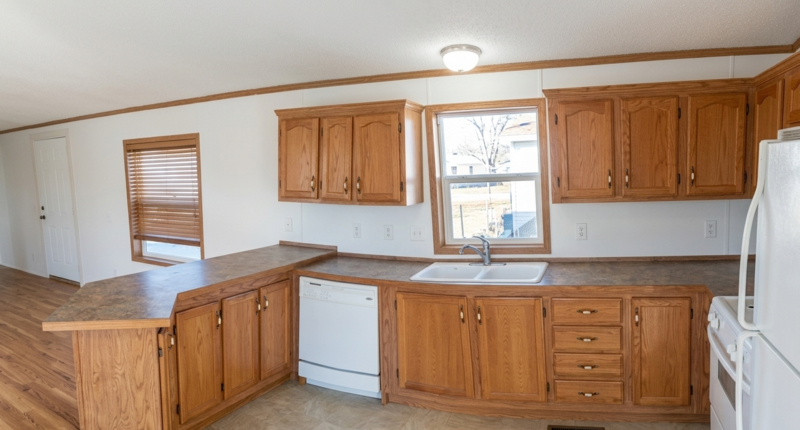 9 Hartland St N - Photo 6 of 16